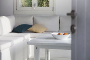 Design Villa, 4 Bedrooms, Ocean View (Levanda) | Living area