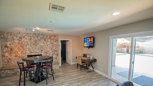 Unclassified image, 5 of 52, button - 5615 Properties (Las Vegas)