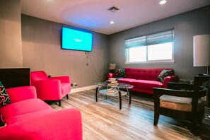 Living room - 5615 Properties (Las Vegas)