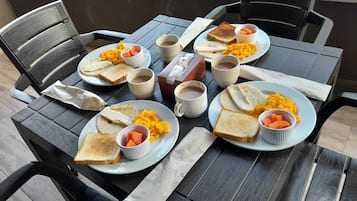 Daily cooked-to-order breakfast for a fee