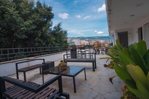 ห้องซูพีเรียสำหรับสี่ท่าน, เครื่องปรับอากาศ, วิวเมือง | ลานระเบียง/นอกชาน