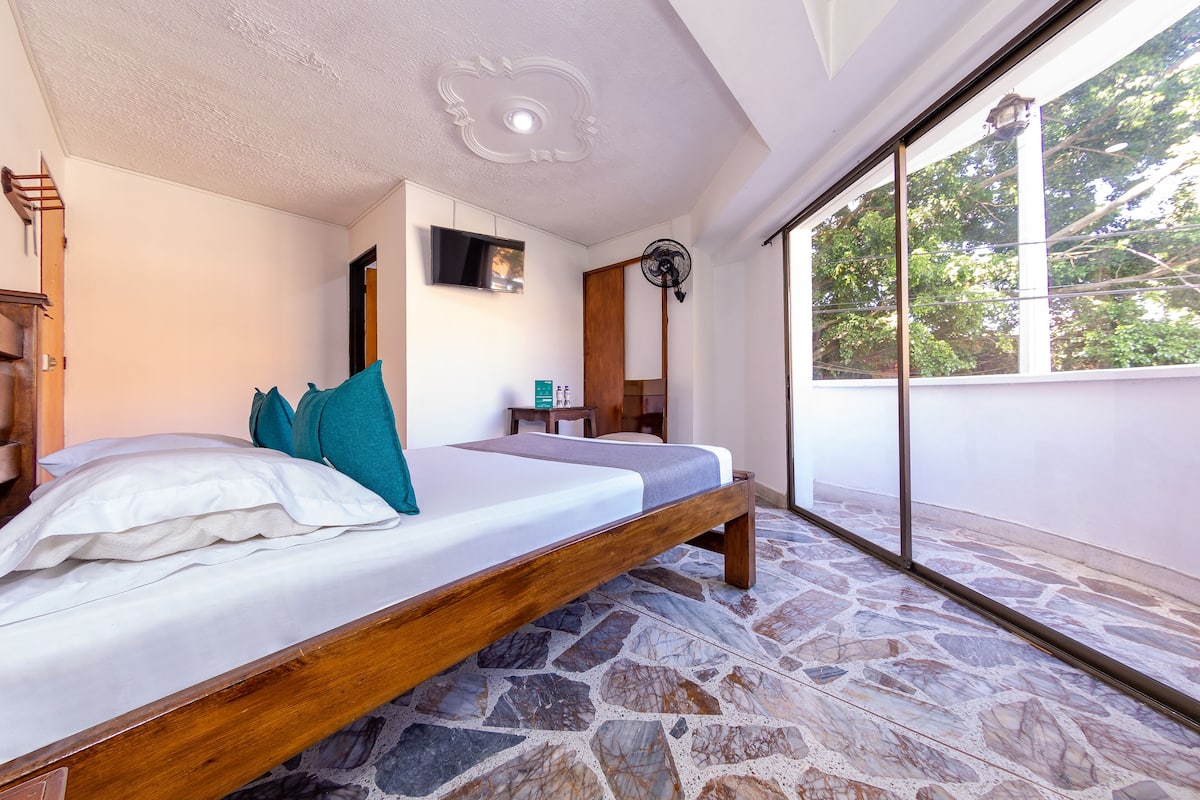 Bureau, Wi-Fi gratuit, draps fournis