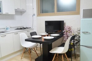 Jenna House | 객실 내 식사 공간