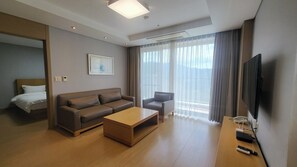 Suite+Spa for 2+Breakfast for 2 | Free WiFi, bed sheets