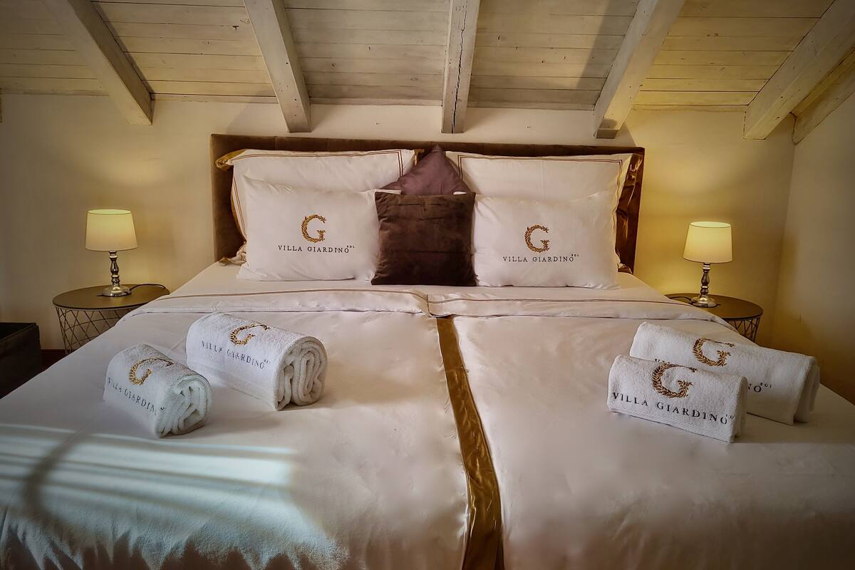 standard double room - attic | 1 bedroom, minibar, in-room safe, individually decorated