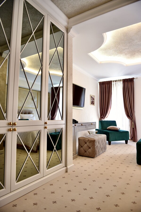 Superior Room | 1 bedroom, minibar, in-room safe, individually decorated