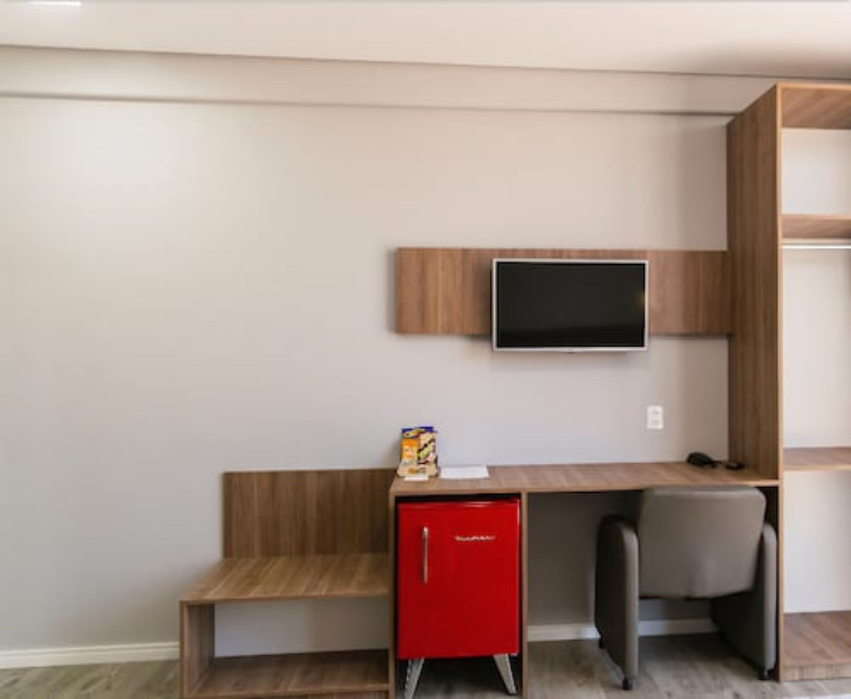 minibar, iron/ironing board, free wifi, bed sheets