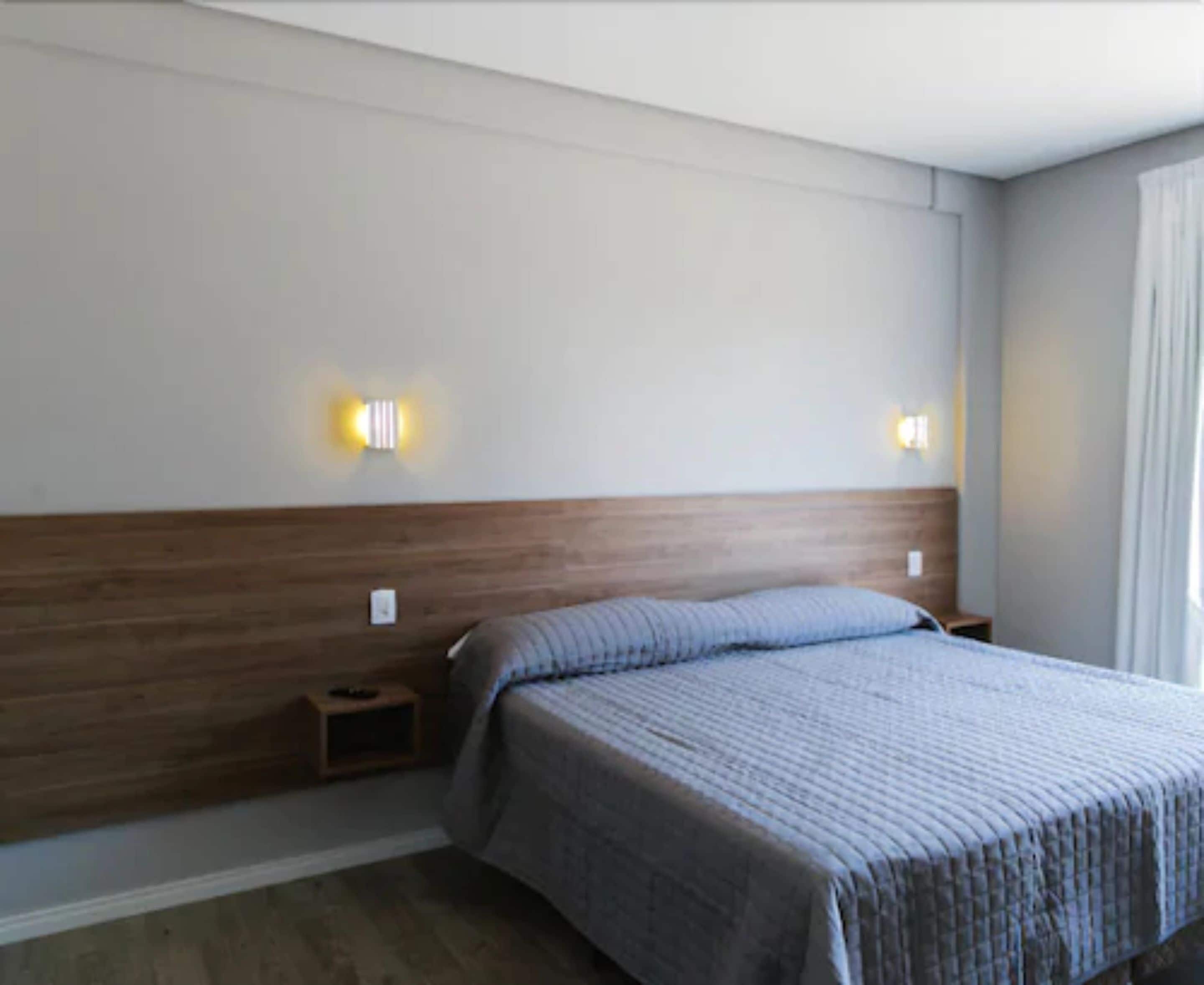 deluxe double or twin room | minibar, iron/ironing board, free wifi, bed sheets