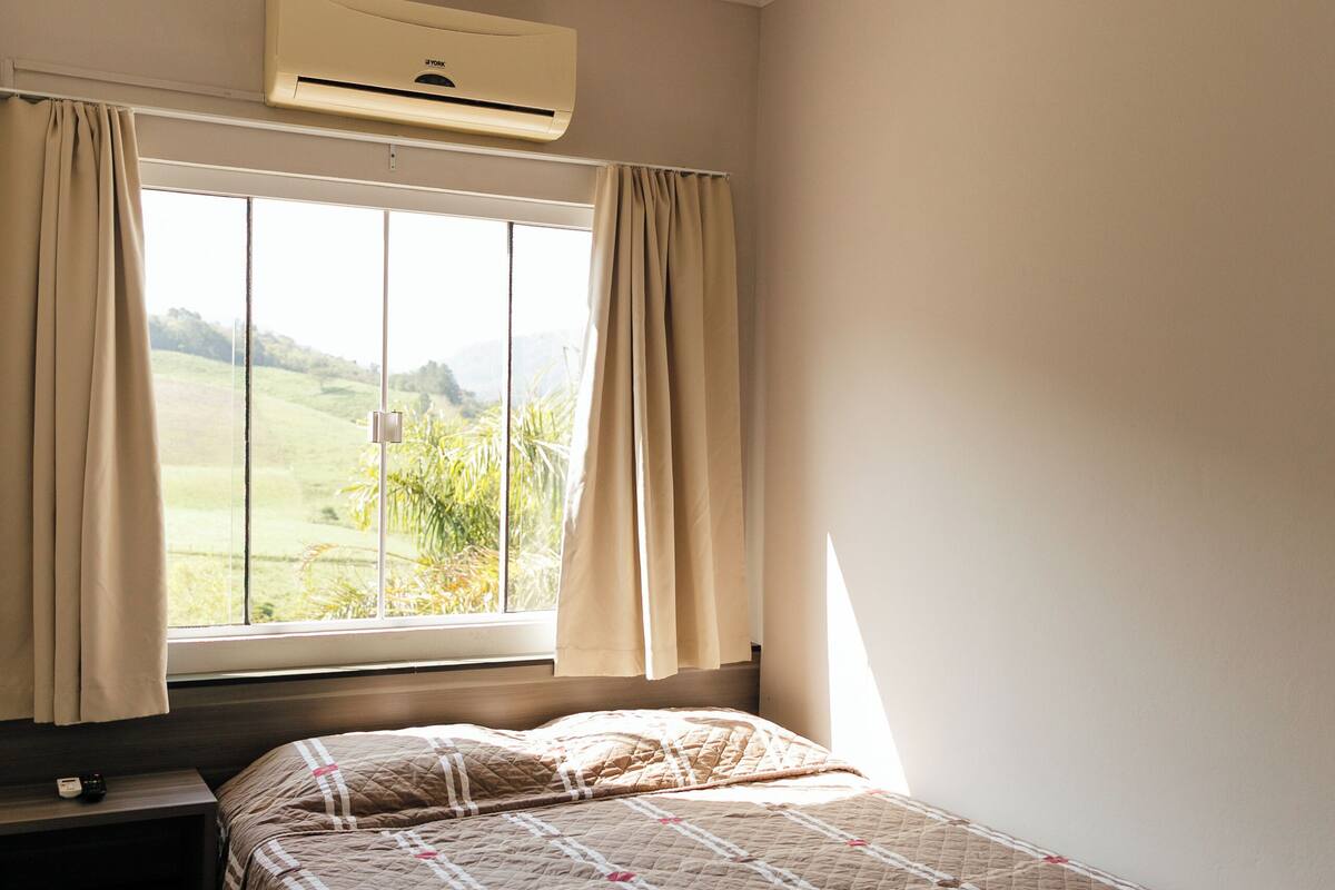 Chambre de base double | Minibar, fer et planche à repasser, accès au Wi-Fi (inclus)