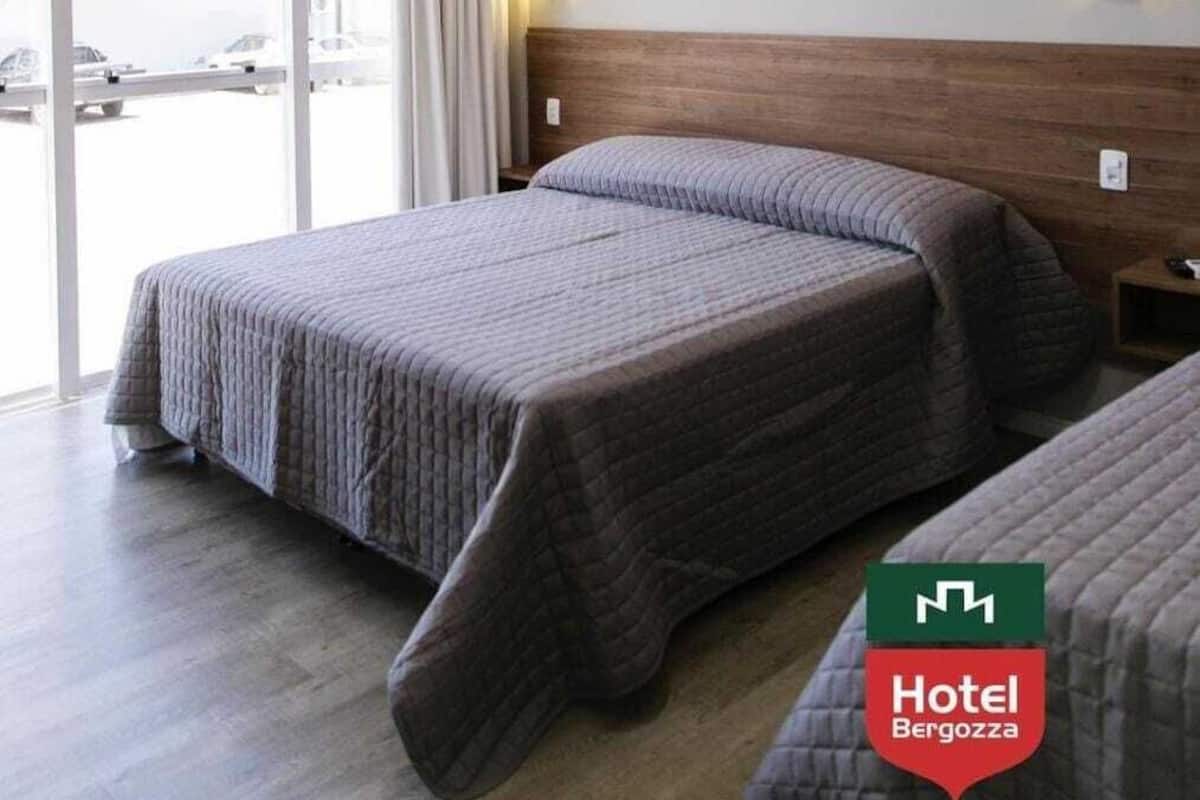 Deluxe Triple Room, Multiple Beds | Minibar, iron/ironing board, free WiFi, bed sheets