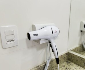 Shower, free toiletries, hair dryer, towels