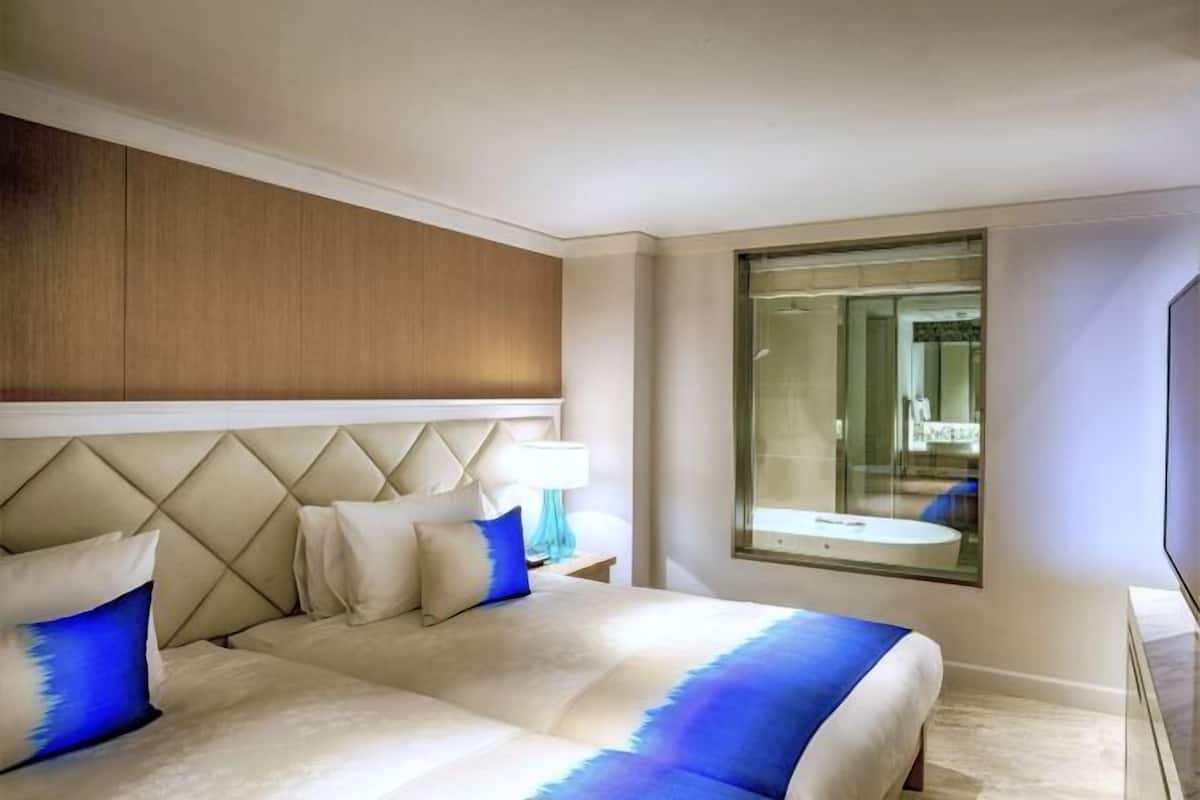 1 bedroom, minibar, in-room safe, blackout curtains