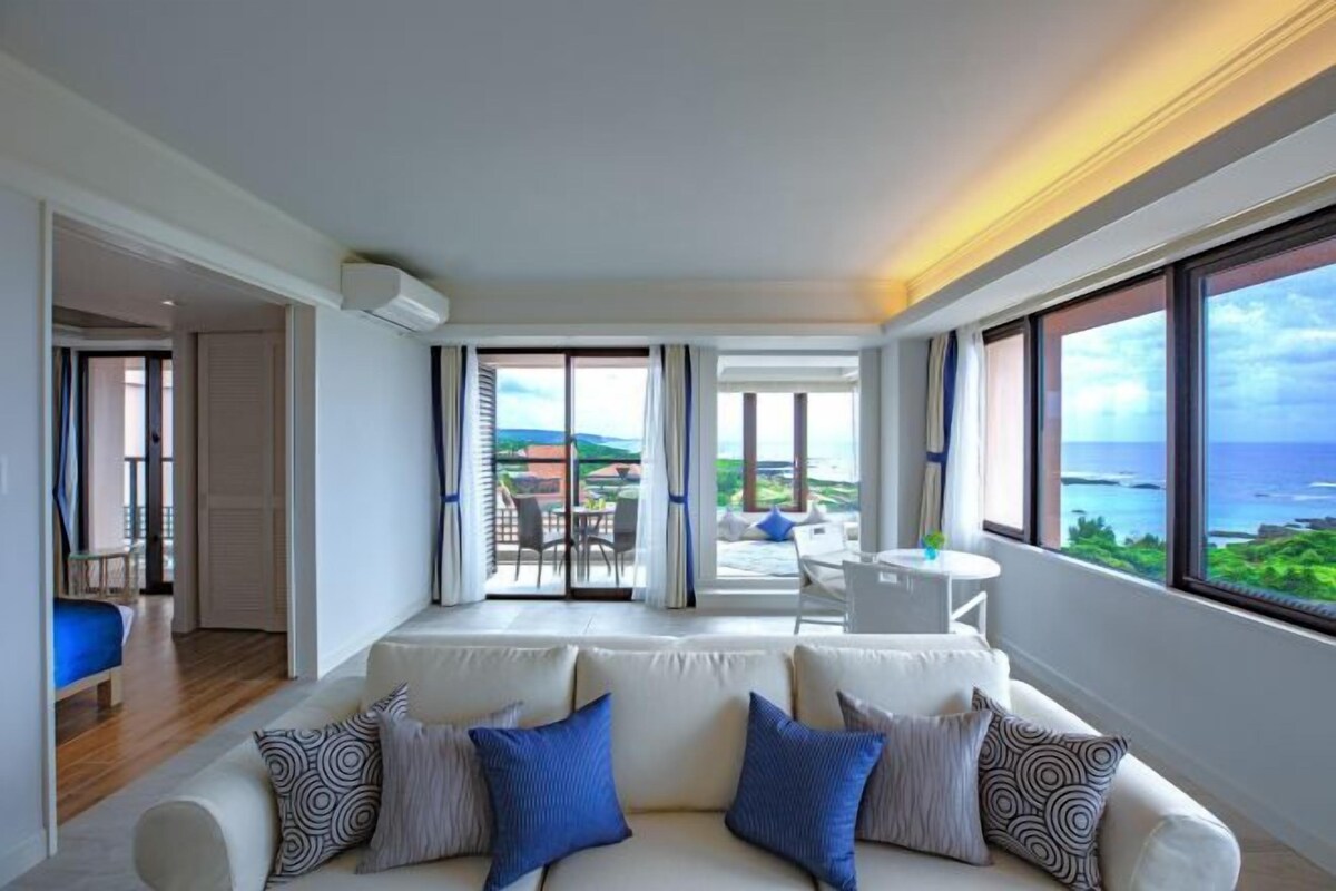 Living area | 50-inch flat-screen TV with digital channels, TV