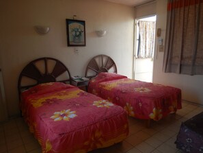Basic Twin Room, 2 Twin Beds, Smoking | Free WiFi, bed sheets - Hotel Suites Licha Acapulco (Acapulco)