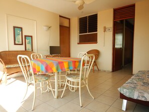 Familiesuite, flere senger, røyk, delvis havutsikt | Wi-fi (inkludert) og sengetøy