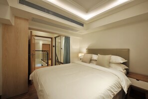 Douche, douche à « effet pluie », articles de toilette gratuits