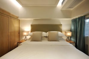 Executive Loft | In-room safe, desk, blackout drapes, free WiFi
