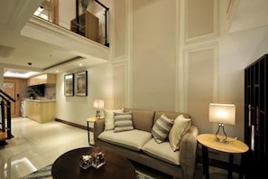 Loft Exécutif | Coin séjour | Télévision