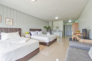 Deluxe-Zweibettzimmer, Bergblick | Zimmersafe, individuell eingerichtet, Schreibtisch