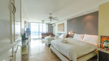 Premium Studio Suite, Mountain View | In-room safe, individually furnished, desk, blackout drapes