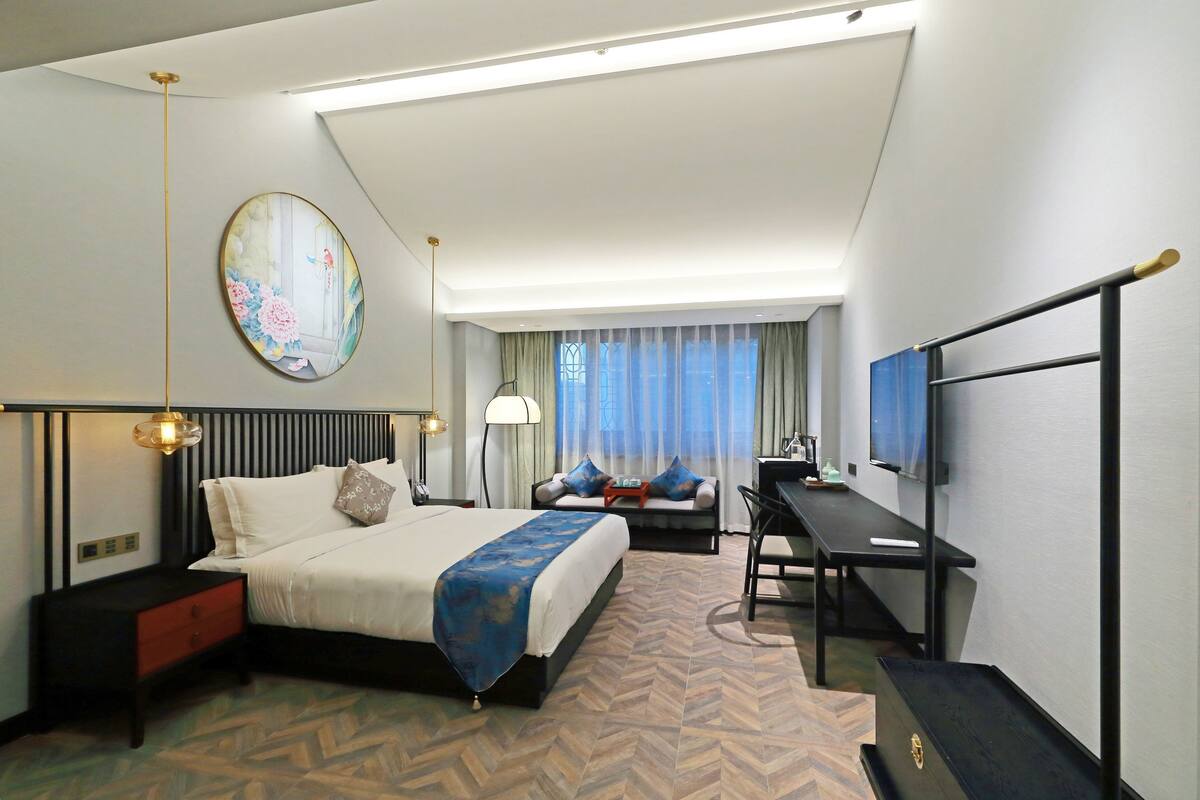 Comfort Double Room | Desk, blackout curtains, soundproofing, free WiFi