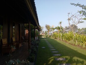 Garden - Emir surfcamp (Pekutatan)