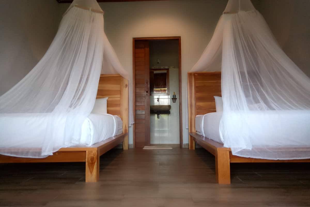 Deluxe Twin Room | Desk, soundproofing, bed sheets