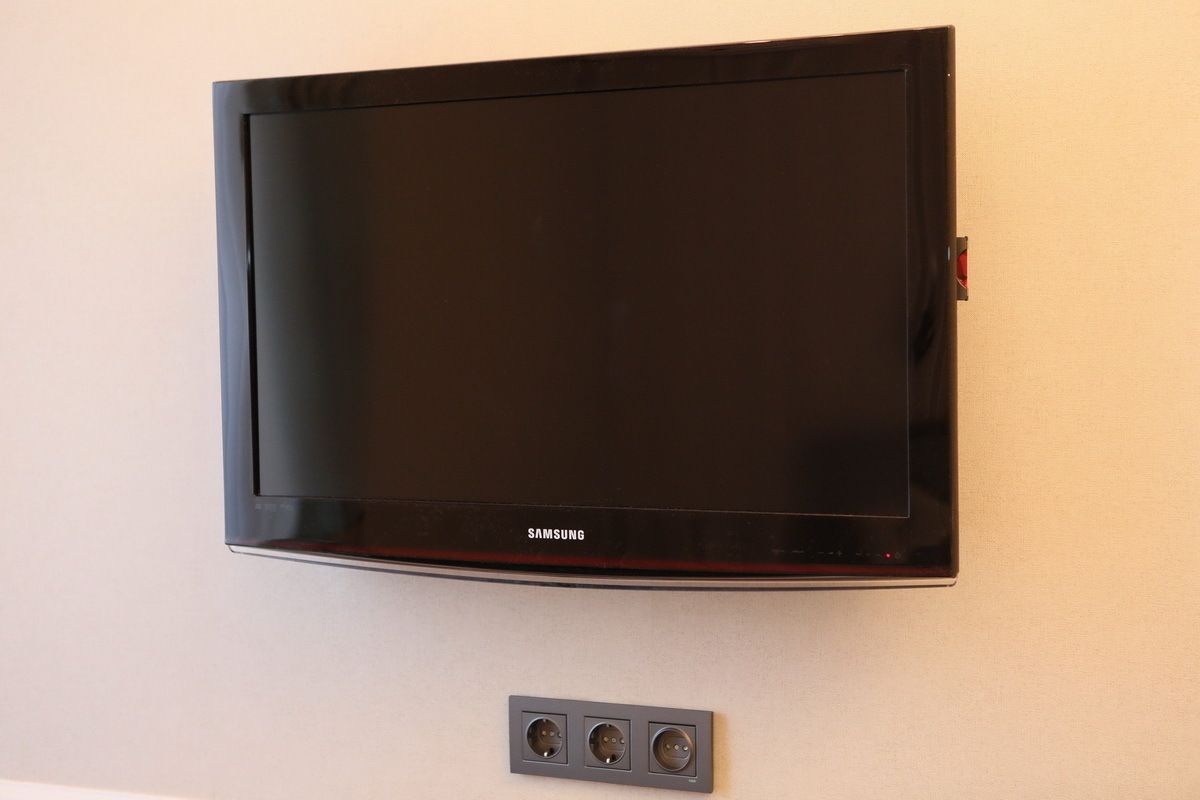 economy double room | television