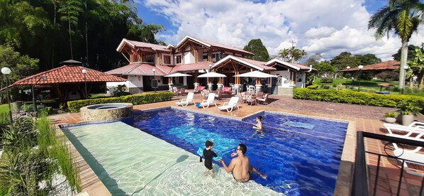 Outdoor pool - Finca Hotel Santana (Montenegro)