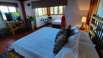 Junior Suite, 1 King Bed, Non Smoking | In-room safe, free WiFi, bed sheets