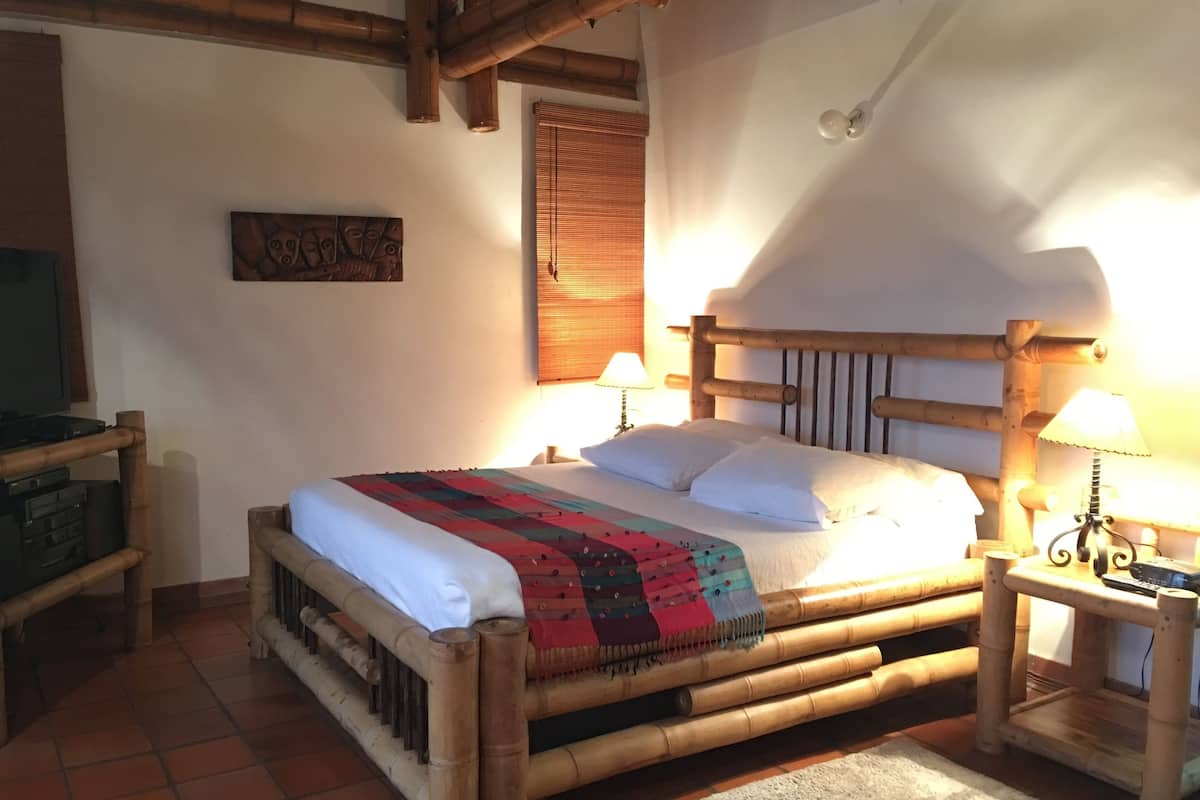 Caja de seguridad en la habitación, wifi gratis y ropa de cama 