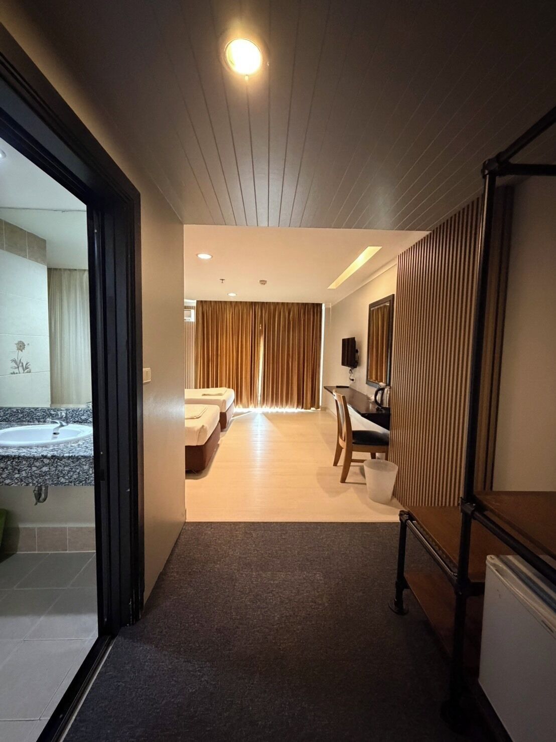 Hypo-allergenic bedding, rollaway beds, free WiFi, bed sheets