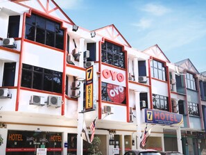 Exterior - Super OYO 635 Seven Days Hotel (Raub)