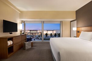 Ropa de cama hipoalergénica y escritorio 