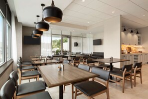 Lobby - Hyatt Place Virginia Beach Town Center (Virginia Beach)