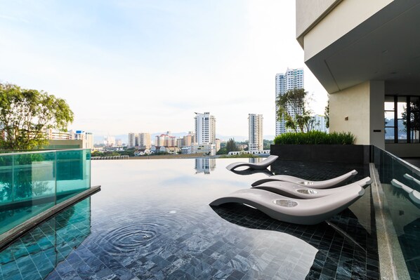 Outdoor pool - J DUPION Boutique Suites by NowHere (Kuala Lumpur)