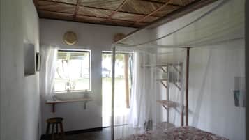 House | 3 bedrooms, in-room safe, desk, blackout curtains