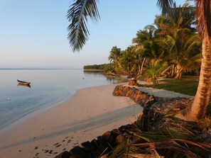 On the beach - La Villa Mahafaly (Nosy Boraha)