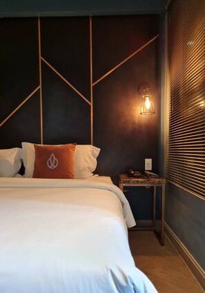 Delta Executive (King Bed) | Premium bedding, minibar, in-room safe, desk - Ratchada Boutique Hotel (Bangkok)