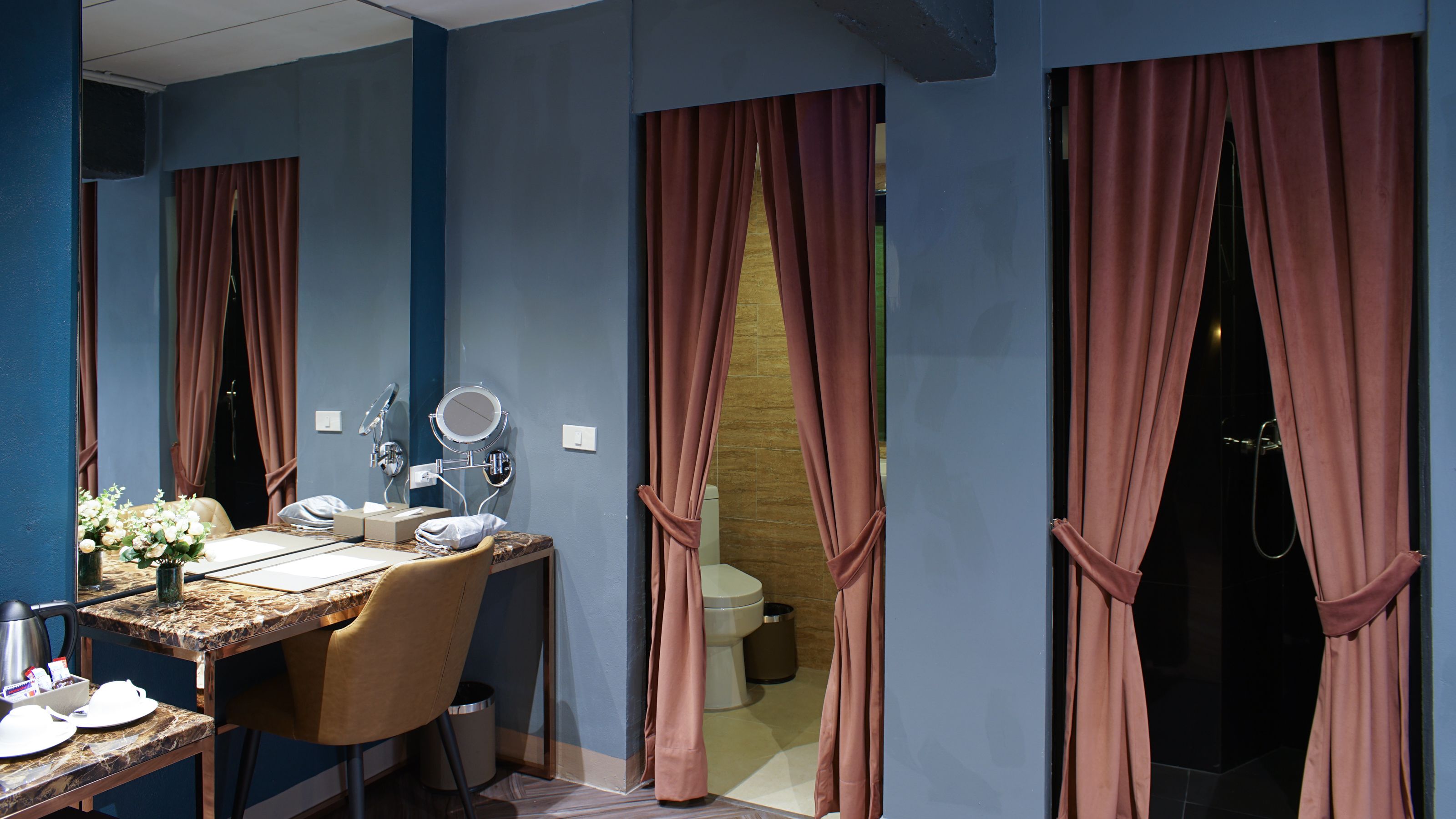 crown tail (superior - king bed) | premium bedding, minibar, in-room safe, desk