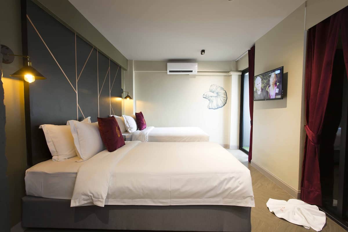 Delta (Standard - Twin Bed) | Premium bedding, minibar, in-room safe, desk