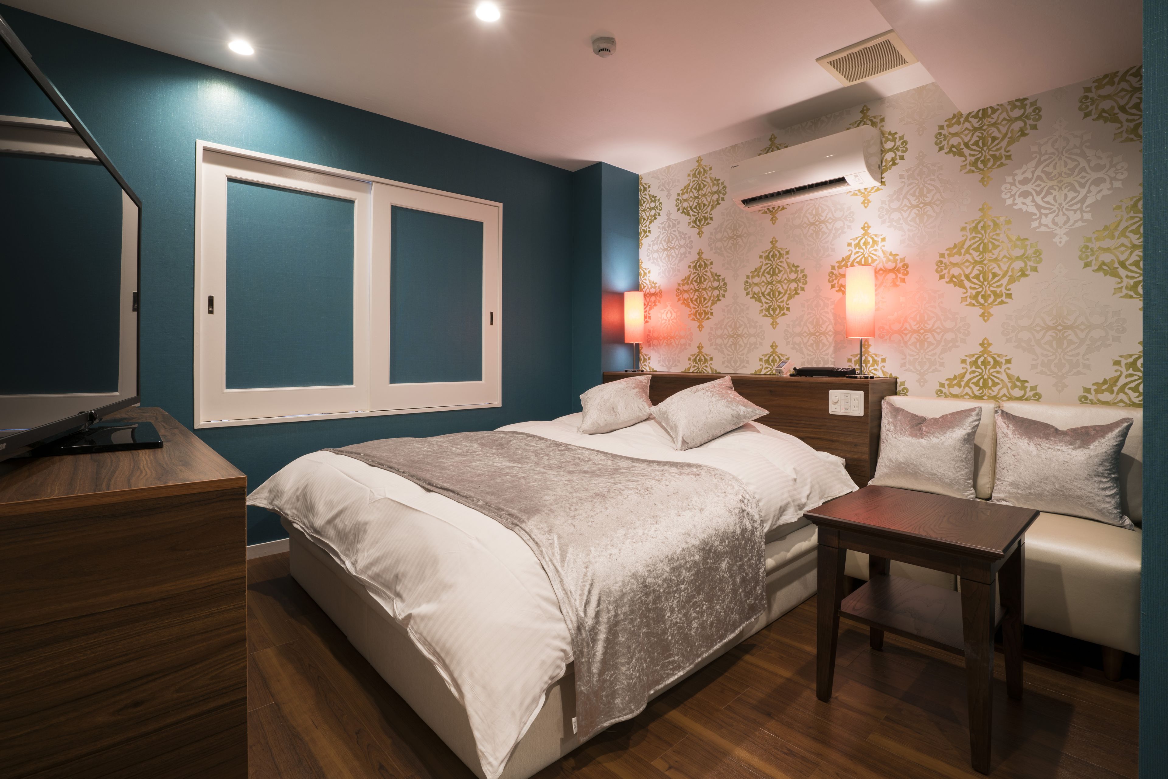 minibar, desk, soundproofing, free wifi