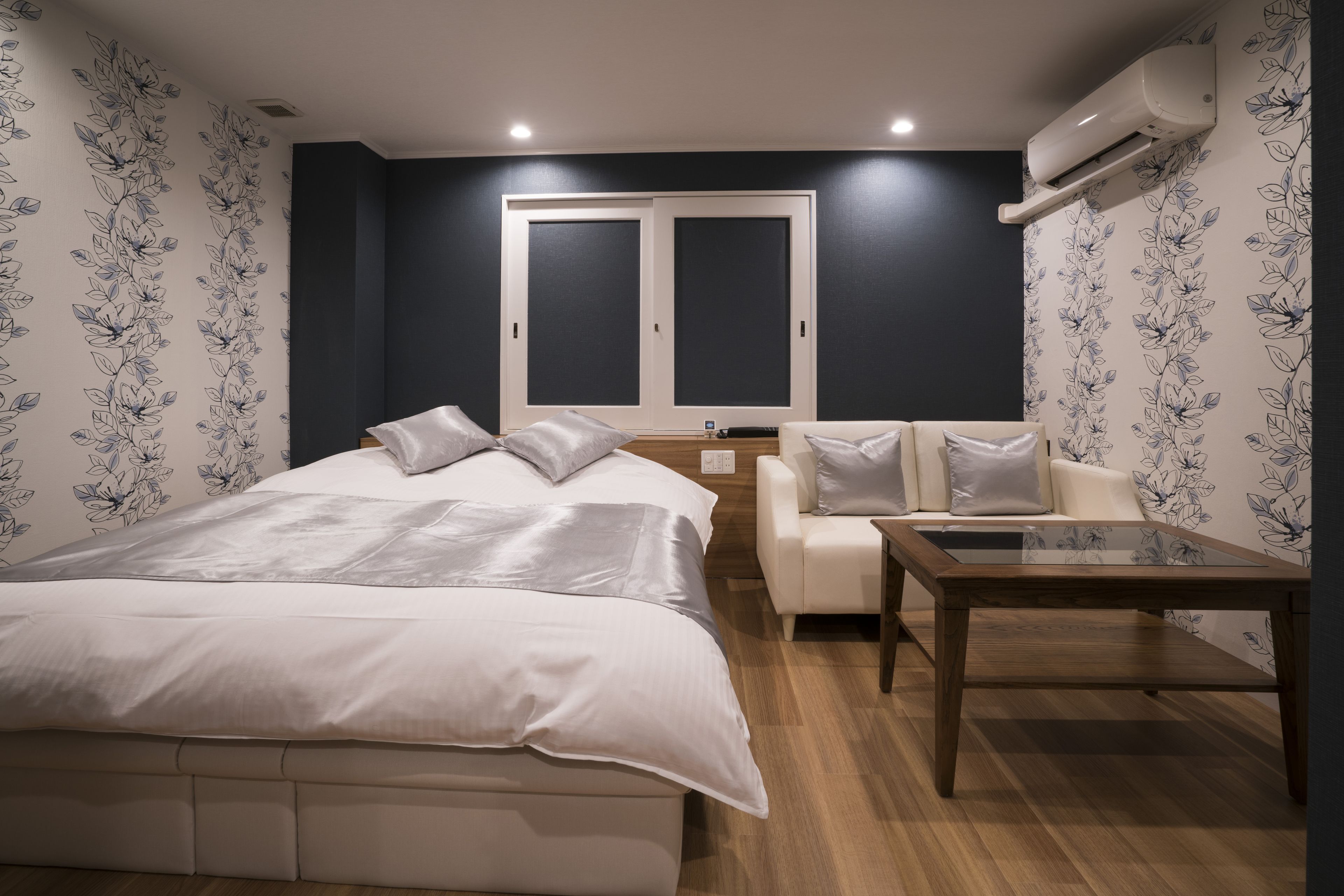 minibar, desk, soundproofing, free wifi