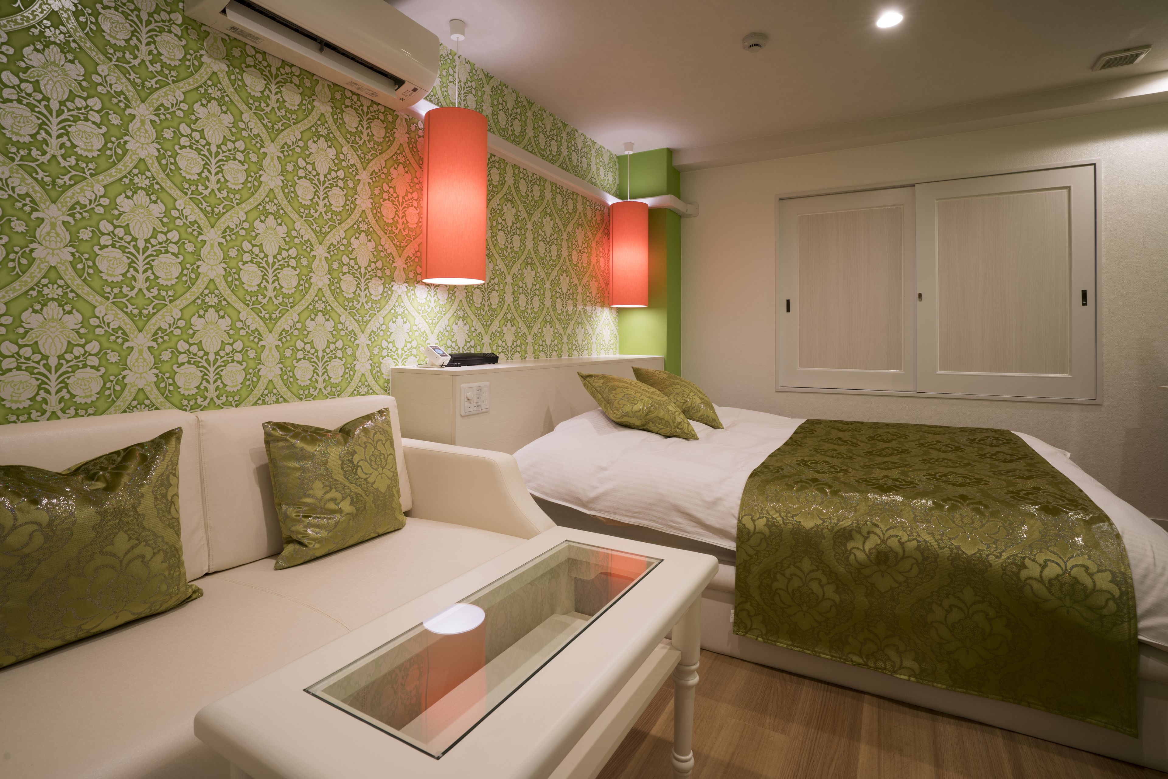 minibar, desk, soundproofing, free wifi