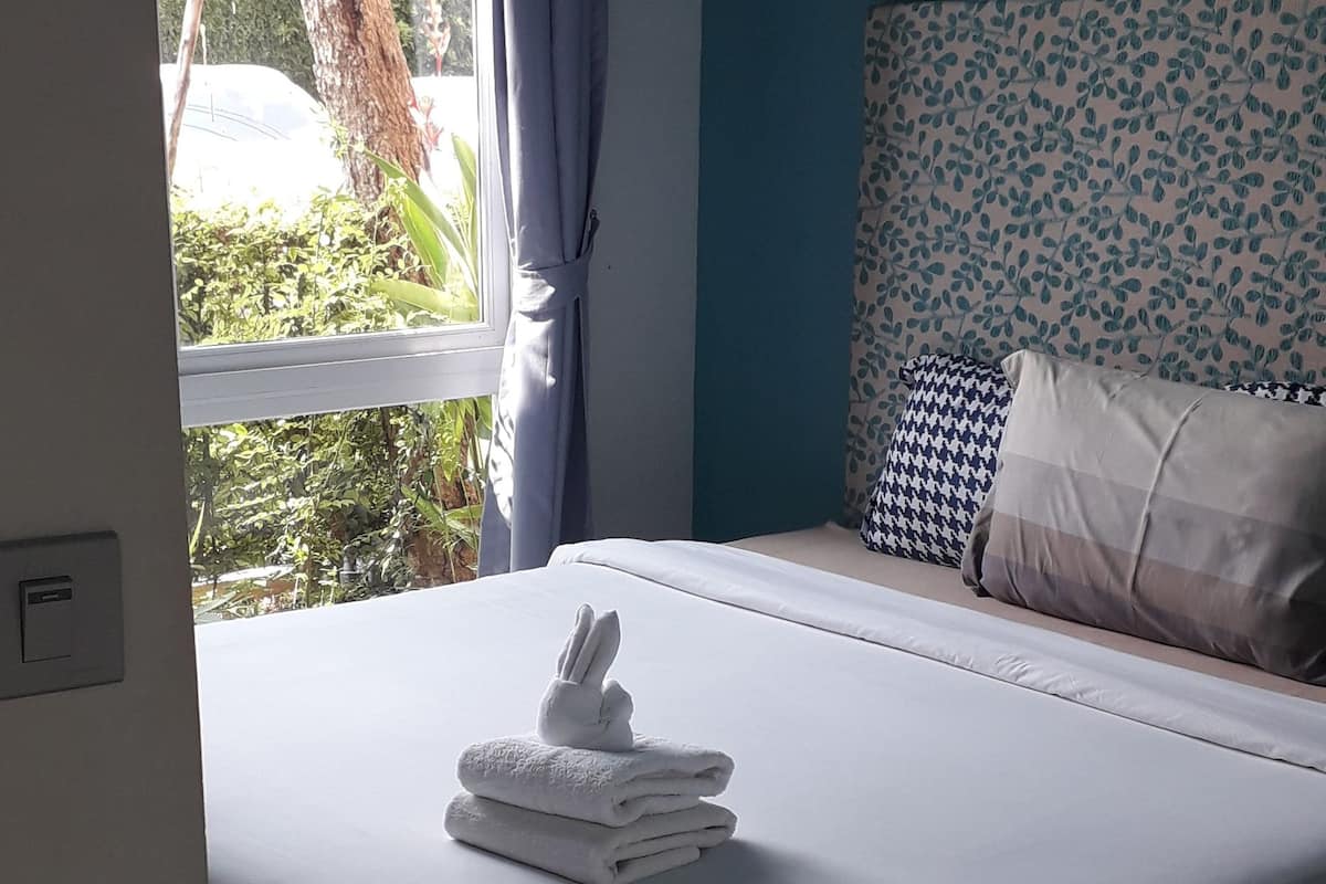 2-Bedroom Condo with Garden View | Hypo-allergenic bedding, in-room safe, soundproofing, iron/ironing board