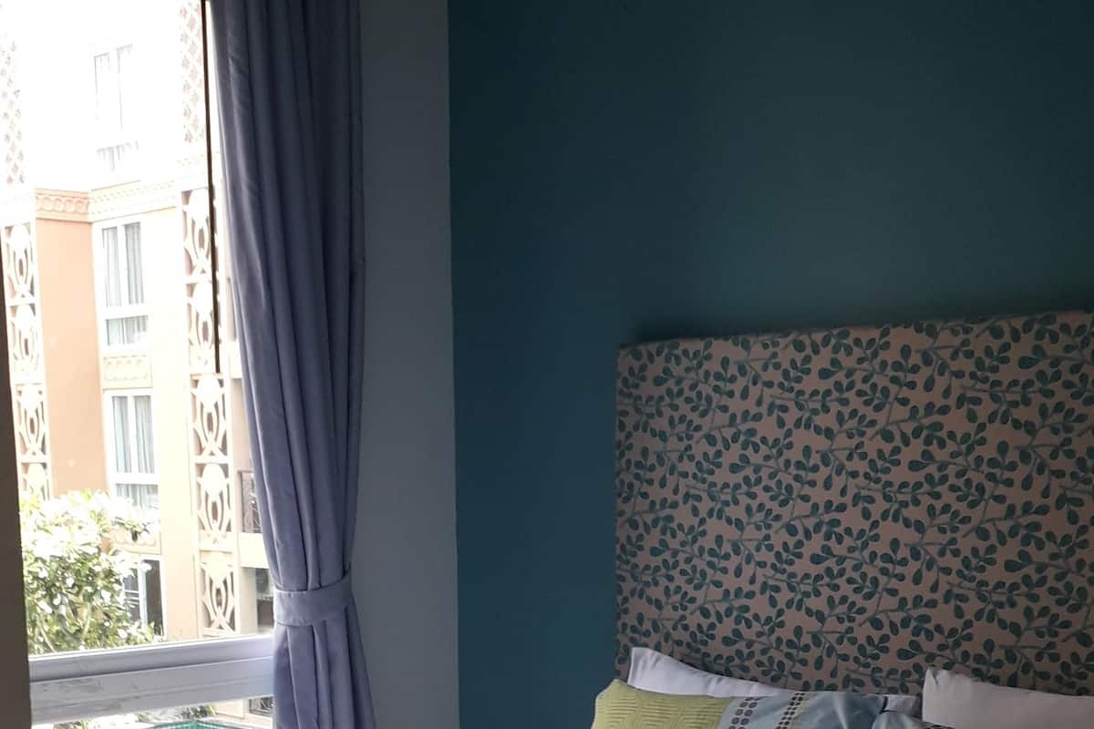 2-Bedroom Condo with Pool View | Hypo-allergenic bedding, in-room safe, soundproofing, iron/ironing board