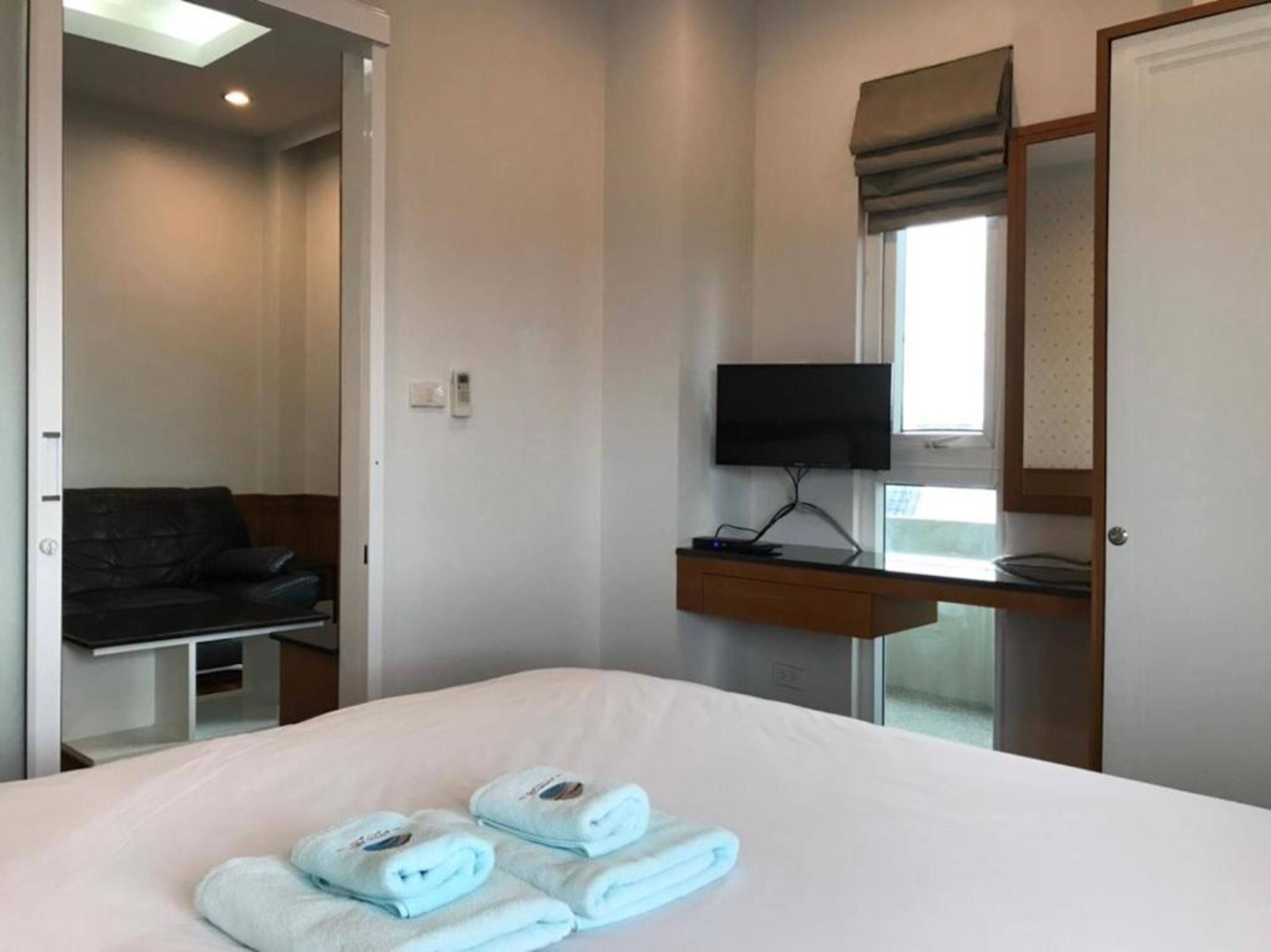 Rollaway beds (surcharge), WiFi (free), bed sheets
