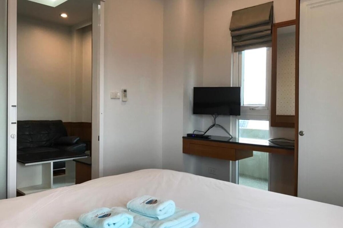 Rollaway beds (surcharge), WiFi (free), bed sheets