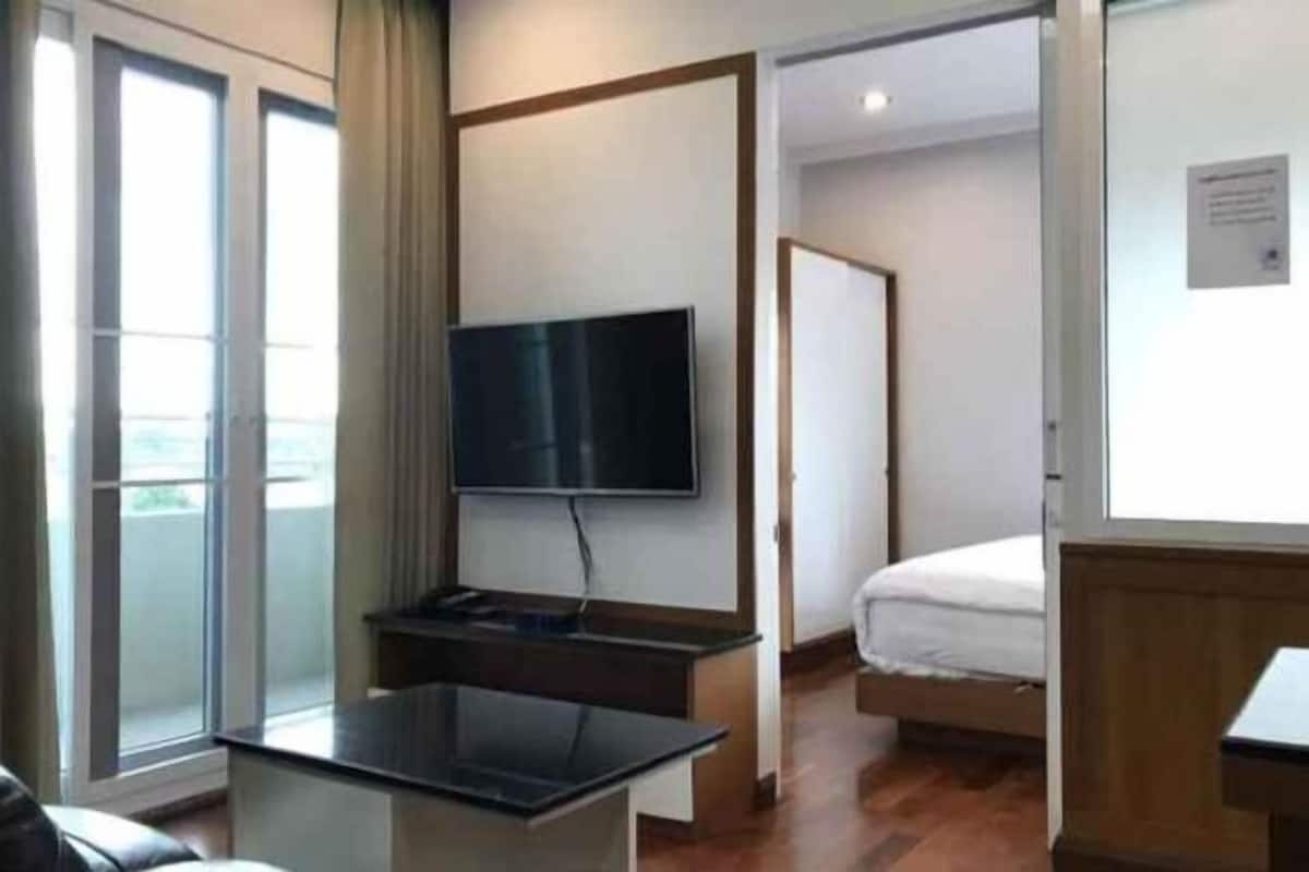 Rollaway beds, free WiFi, bed sheets