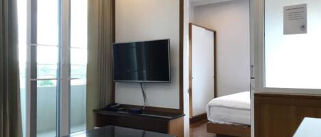 Deluxe Room | Rollaway beds, free WiFi, bed sheets